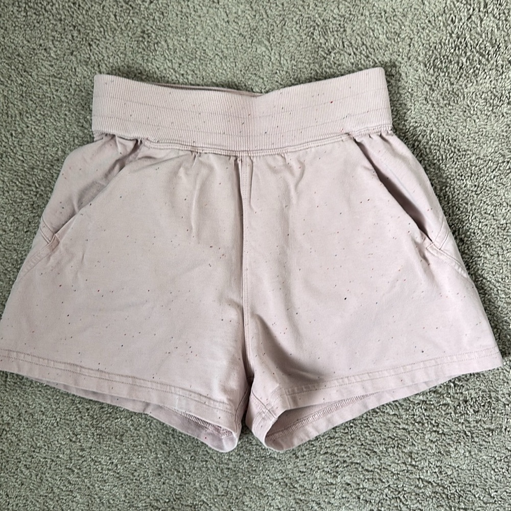 lululemon athletica High Waist Shorts - Light Pink